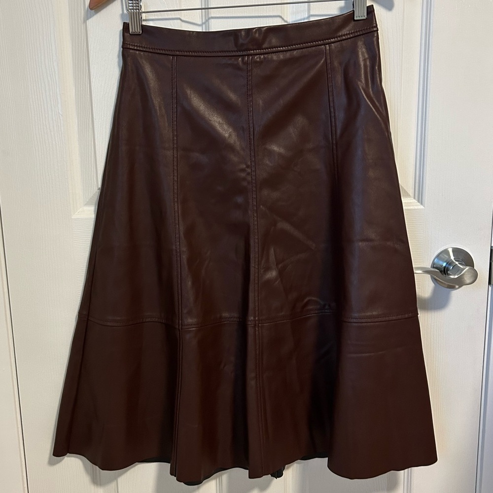 Banana Republic Elegant Brown Faux Leather Skirt, Size 4 petite.